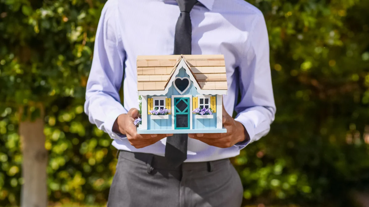 Wat je moet weten voordat je een makelaar inschakelt voor je woningverkoop